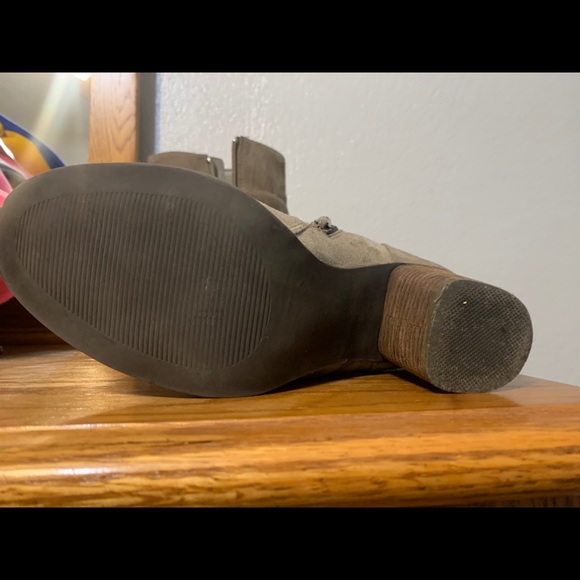 Ankle booties - Picture 2 of 3